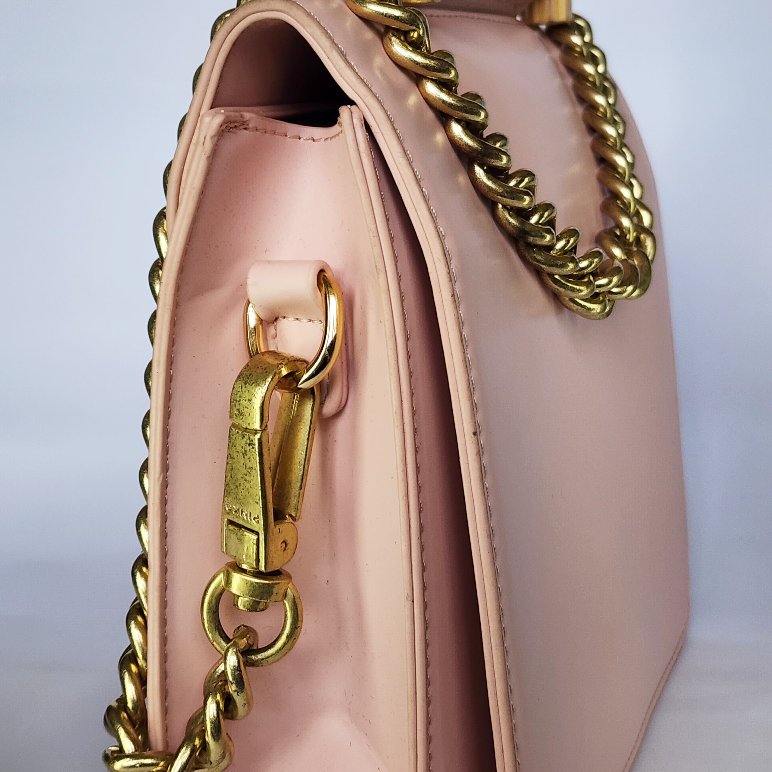 blush pink handbag with wood handle & gold chain blush pink handbag with wood handle & gold chain