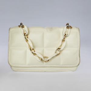the cloud quilt shoulder bag with chunky chain